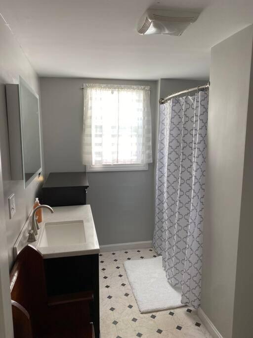 Sunny One Bedroom In Historic Downtown دوفر المظهر الخارجي الصورة